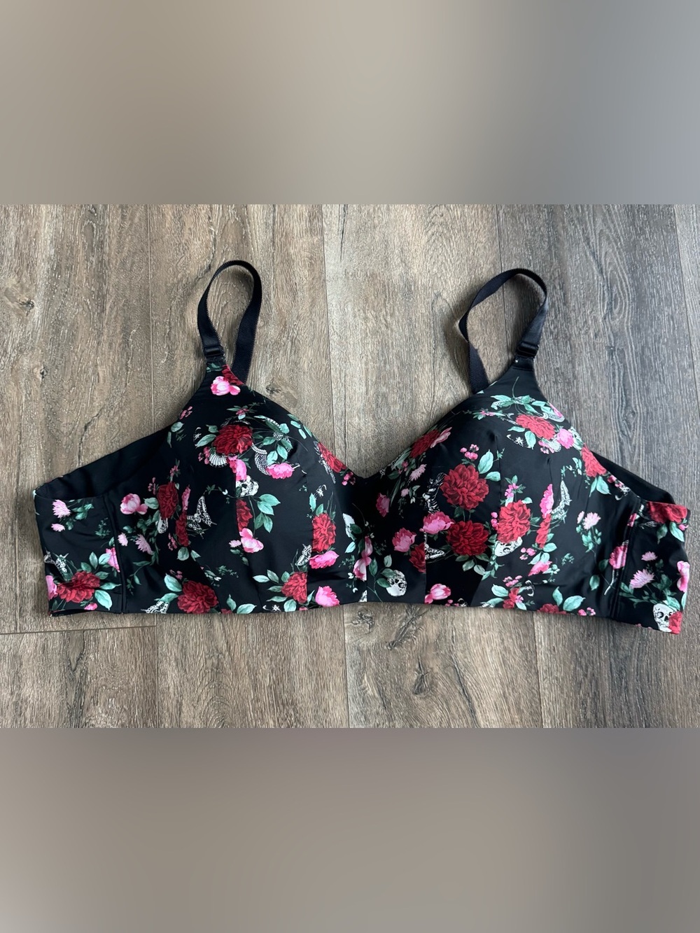Torrid Size 50B Floral Seamless T-Shirt Bra - Black with Skull Red & Pink Roses